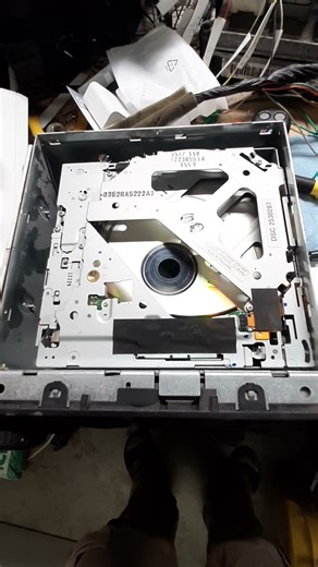 GM Bose 6 Disc CD Changer Ejecting.