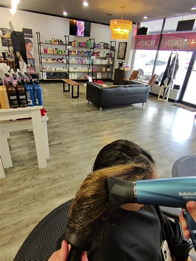 Enjoying the Perfect Blow Dry Experience at Dr Fly’s Salon