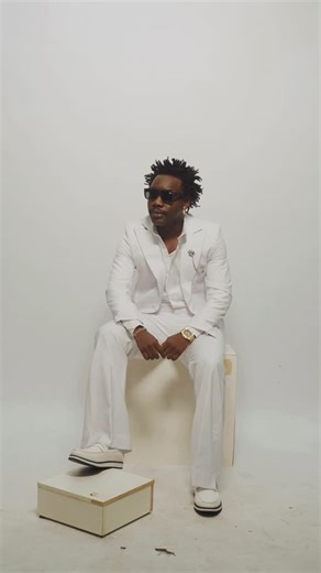 Oladapo Gbadamosi on Instagram: "Say something nice to me in the comment section and make sure you stammer 😂😂😂 Sweet talk me like you want to sleep with me! 😂😂😂 Giving 3 people 50k each!"