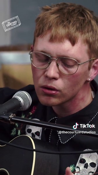 Watch @The Howl & The Hum 's performance of “Echo', the third of the five tracks he filmed and recorded live at The City of London Distillery in collaboration with Whitley Neill Gin. On YouTube Now! Sam Griffiths, from The Howl & The Hum, has evolved the bands raw and vulnerable indie-folk sound into an intimate solo project. His latest album, Same Mistake Twice, is a deeply personal exploration of anxiety, self-destruction, and the search for forgiveness. Griffiths' honest songwriting and power