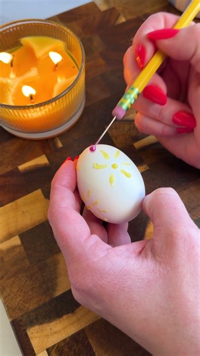 Beautiful way to decorate easter eggs! 🌸 #easter #eastereggs #crafting #eggs