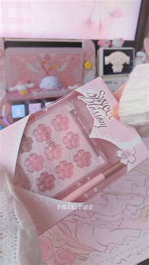 it's so pretty!! 😭🌸 Dasique sweet blossom collection shadow palette 💗 #unboxing #kbeauty #makeup