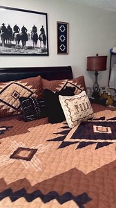Stay warm this fall season with Lone Star Western Decor's Whiskey Creek Quilt Bedding! See how @thefergfarm unboxes hers. https://bit.ly/3LxTTDx | Lone Star Western Decor