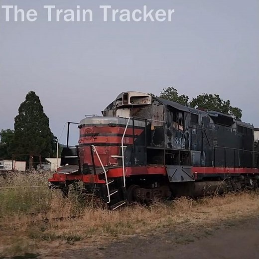 Abandoned Diesel Locomotives on the Northwestern Pacific Railroad - #abandoned #train #railroad