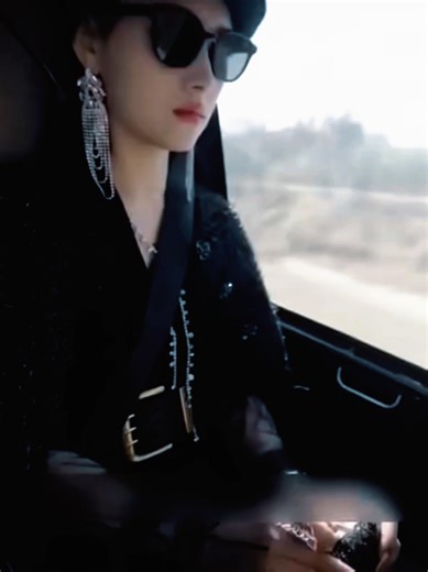 ស្រ្តីមហាសេដ្ឋីបន្លំធ្វើជាបុគ្គលិកដើម្បីសើបរក.... #movie #foryou #fyp