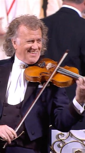 Royal moment 👑 Performing at Maastricht University’s 50th anniversary for King Willem-Alexander!