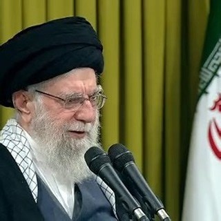 ‎Akbar Ganji اکبر گنجی‎ on Instagram‎: "🎥مسئلۀ تقابل آمریکا با ایران در ۲ جمله خلاصه میشود؛ آمریکا می‌خواهد ایران را ببلعد، ملت رشید ایران و جمهوری اسلامی مانع است 👇👇 👈علی خامنه ای ✅جرم ملت ایران این است که به آمریکا می گوید غلط می کنی که می خواهی ایران را ببلعی. قدرت زیاده طلب متجاوز آمریکا باید چشم طمع اش نسبت به ایران را کنار بگذارد. بقیه بهانه های آمریکا حرف مفت است و... https://t.me/ganji_akbar"‎