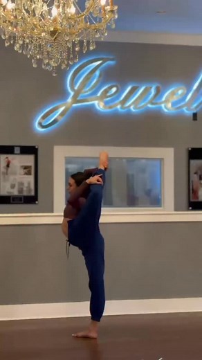 Trick Tuesdays 🙌🏻 Learn how to do a needle 💉 Beginner Technique class (Tuesdays 6:15PM) ages 13 (children/adults!) Tricks leaps turns ( Tuesdays 7:15) ages 14 ( teens /adults!) Follow & save for later! Master Classes Available. Buy Today! link in bio #TrickTuesday #dancers #dancetechnique #dancetraining #TechniqueTuesday #sanantoniodance #needle #jewelofartdance💎 | The Jewel of Art Dance Studio