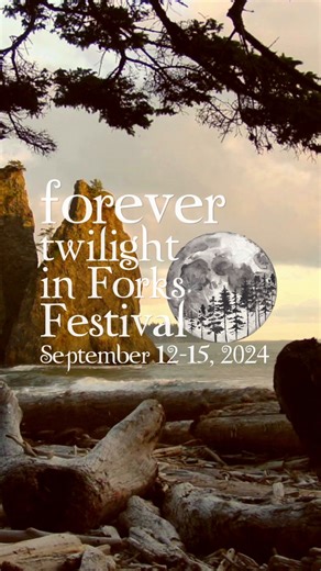 We're thrilled to announce that author Ali Novak will be joining us during Forever Twilight in Forks Festival's 4th Annual Author Signing Event! On Friday, September 13th you can meet Ali at the Author Signing Event during Fandom Friday at the Ki'tla Center from 10:30AM-2:30PM. You'll be able to get signed copies of her books, find other new authors to read, and meet fellow book lovers. Born and raised in Wisconsin, Ali Novak is the New York Times and international bestselling author of contempo