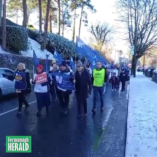 A massive crowd walked from the Round O to the Diamond during today’s public sector workers’ strike. 📸 WATCH ⬇️⬇️ | Fermanagh Herald