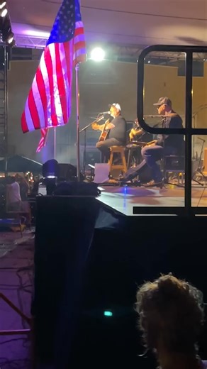 We Love #AaronLewis Live 🇺🇸 Am I The Only One? Aaron Lewis gives patriotic speech during concert "It's Time For Americans To Stand The Fuck Up!" | We Love Staind & Aaron Lewis