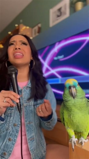 THE HARSHEST CRITIC: Bird Yells at Owner to Stop Singing! 😂🚫