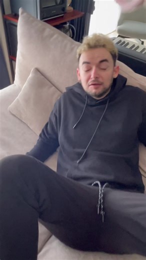 ヒゲ戦争するな🥸🥸 #国際カップル #カップルの日常 #スキンケア #外国人