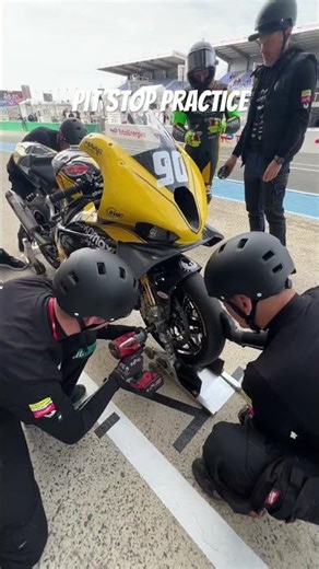 Moto pit stop practice #motopitstop #motorcycles #lemans