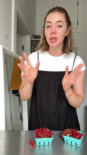 Red currant upside down cake 💕 https://redcurrantbakery.com/red-currant-upside-down-cake/ | Audrey Leonard