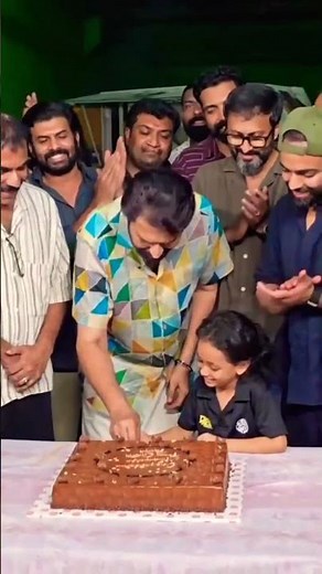 പുതിയ സിനിമയുടെ സെറ്റിൽവച്ച് മമ്മൂക്കയുടെ അംഗീകാരം ആഘോഷിക്കുന്നു … #malayalam #mammootty