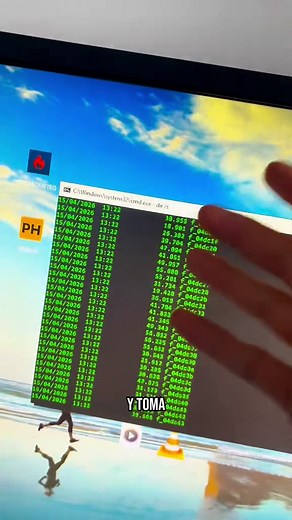 Hazle parecer a tu amigo que eres un hacker con este truco! #troll #broma #truco #trucosytips #pc
