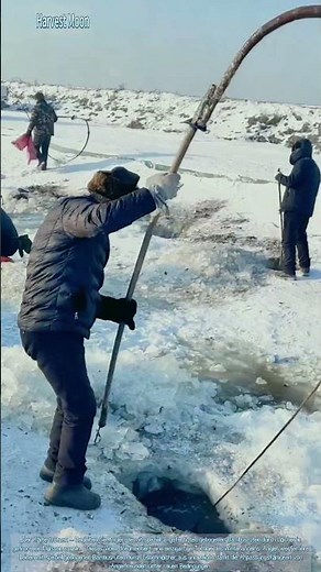 Eisfischen im Winter: Eine Geschichte über das Angeln durch Eisbohrlöcher