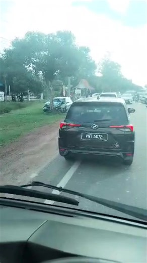 Kemalangan melibatkan 3 buah kereta di laluan dari Sg Lurus menghala Senggarang, Batu Pahat anggaran jam 8 pagi 18/09/25. | Community Roda Johor - CRJ