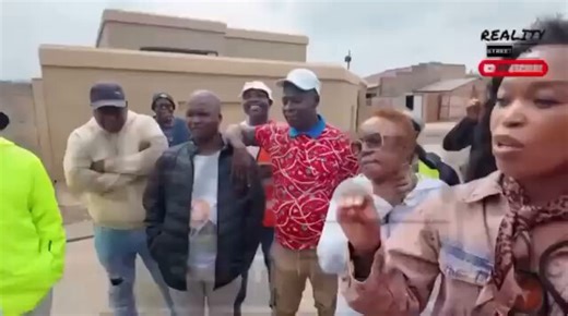 Avec ou sans frontières, je ne vois pas des blancs européens tabasser d’autres blancs qui viennent s’installer chez eux. Par contre, en Afrique (continent noir découpé par les colons), il est très fréquent de voir des noirs massacrer d’autres noirs tous les jours. Et même hors Afrique, certains arrivent à haïr leurs semblables quand ils s’installent auprès d’eux !!!