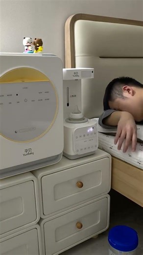 泡奶20S就搞定了，95后主打躺平式带娃。二胎计划也要提上日程了？ #深夜带娃 #宝爸带娃 #人类幼崽 #孕贝消毒泡奶三合一