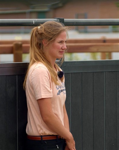 Five riders. Five horses. Five days of transformation. 💥 The full Camp TRT series is ready to watch! Click the link below: https://www.youtube.com/playlist?list=PLvYDttDSfNf2ZhQIlxvwuH0GqmEwxFNby From fear and trauma to breakthroughs and transformation, this series shows what’s possible when you combine the right mindset with the right approach. In this clip you see Martina with her horse Nadine. When working with a horse like Nadine, the solution was the opposite of what you’d expect: 👉 When 