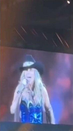 “Lainey Wilson Performing Heart Like A Truck At The Huston Rodeo” ‪@LaineyWilson‬ #concert