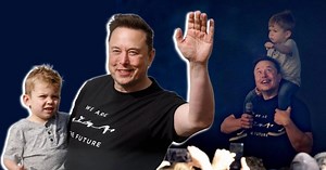 Tỷ phú Elon Musk gây sốt với hình ảnh "bố đảm": Vừa làm việc, vừa trông con