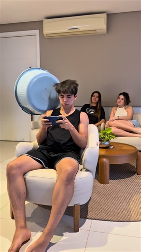 Murilo e Formentao on Instagram: "🤫 #reels #instagram #comedia #viral #humor #trend Oversizes athenyx.com.br 🎟️ Cupom MURENTAO (10%)"