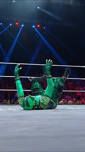 811K views · 14K reactions | Estiro la pata la Iguana 年 o no 來 | WWE Español | Facebook