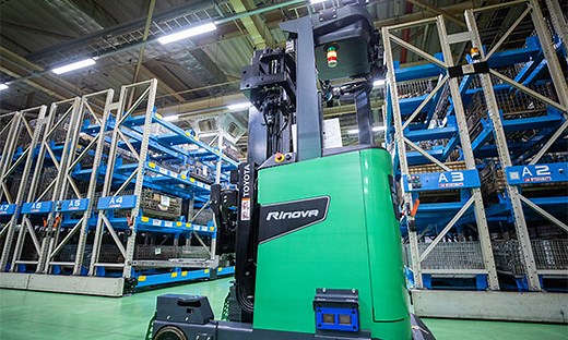 自動運転フォークリフト(無人フォークリフト)「Rinova AGF」｜商品ラインアップ｜トヨタL&F