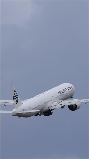 Air New Zealand NZ104 Sydney-Auckland (SYD-AKL) ZK-OKU, Boeing 777-300 (ER)