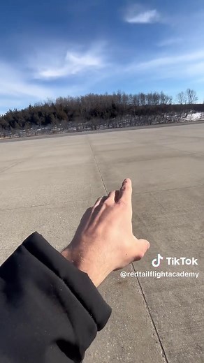 Understanding Airport Rotating Beacons for Pilots