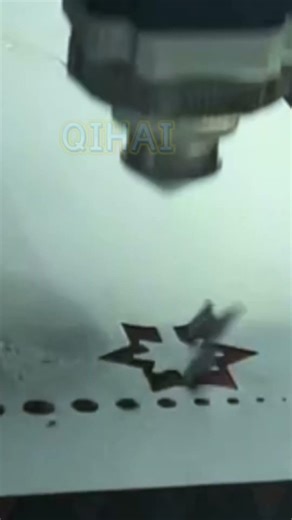 High speed cutting——1.5G acceleration on 1.5mm carbon steel［Qihai Laser］
