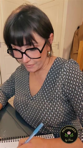 Bon… j’ai fait ma liste de Noël version adulte 😅💸 Plus de sérénité, un compte qui respire, et des jeans qui ferment sans négociation 😂 S’il te plaît, pas de “surprise” cette fois😁🎄 #phytoqueenbyrose #noel #cadeau #autoderision #sketch