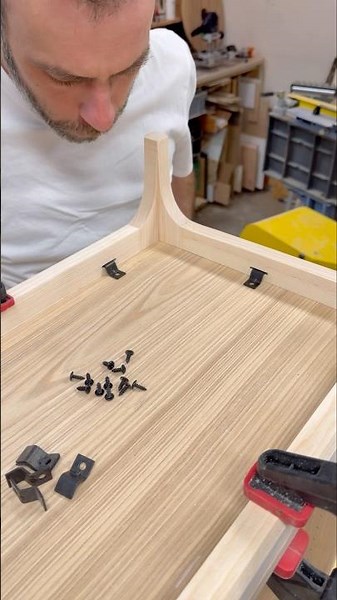 Attaching the cabinet to the base
