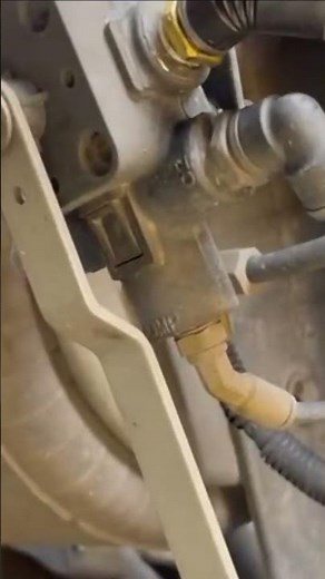 🧐🔧 Brand New Leveling Valve Leaking? Here’s Why! 🛠️💨