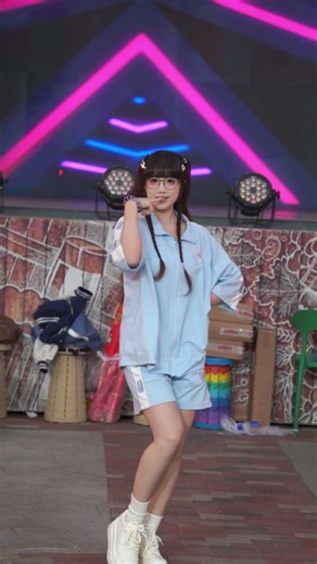 简单的跳一下#真真mako #chinesegirl #欢乐谷真真 #天津欢乐谷 #可愛い #元気