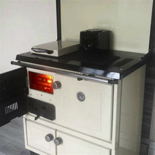 🔥 Reconditioned Stanley 90 Comeragh from H&F Cookers 🔥 A powerful, traditional range cooker that heats your home, cooks your meals, and keeps your kitchen cosy 💪🏡 🛢️🔥 Fuel Options: Factory-made Oil or Solid Fuel models ⏱️🌡️ Oil Models: Thermostat & timer controlled for easy operation 🔧 H&F Oil Burner: Proven reliability and performance ♨️ Heating: Both models heat up to 8 radiators domestic hot water 🔥 Room Heat: Radiant cast-iron warmth for the kitchen 🌡️ Oven Thermometer: Fitted on a