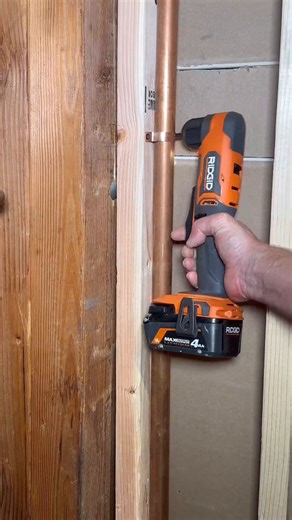 45K views · 209 reactions | Install hardware and fasteners in tight spaces with ease using the industry’s 홈홊홎홏 compact Right Angle Drill & Impact Driver. : Ash & Ember Woodshop Both backed by the INDUSTRY’S BEST Lifetime Service Agreement: Free Batteries. Free Parts. Free Service. FOR LIFE. #BuildForALifetime Shop the 18V SubCompact Brushless Right Angle Impact Driver & 3/8 in. Right Angle Drill —> thd.co/4aPL3ZP + thd.co/48SkIs7 | RIDGID Power Tools | Facebook