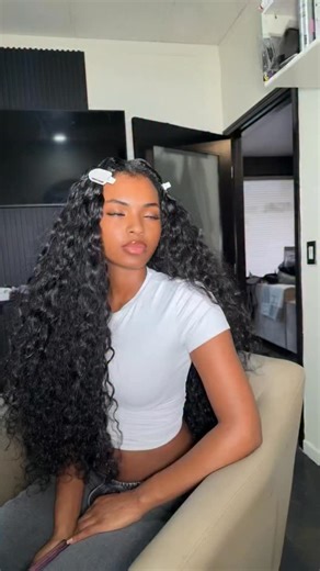 👋🏾 Hello… our Raw Malaysian Loose Curl Bundles just pulled up, and she’s not here to blend in. The texture? Giving rich, natural, and soft glam all at once. This hair is for the girls who want to look good without doing too much. 🔥 Don’t just scroll and admire, tap the link in bio and grab yours now. Because when she shows up, you already know… it’s a whole moment. 💅🏾 | Hair So Fab