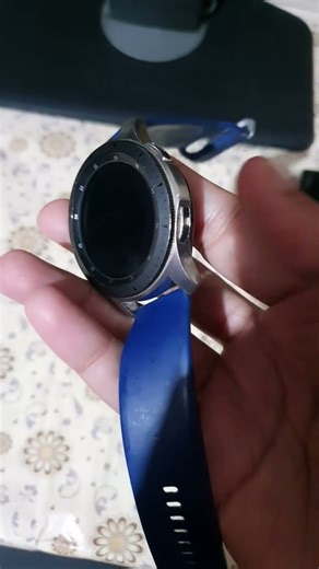 galaxy watch 42mm power on button is not working so give me idea #galaxywatch