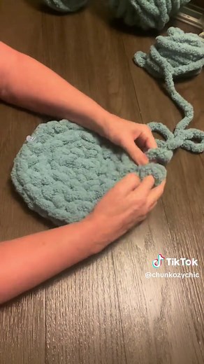 Cozy Pet Beds: Chunky Knit Tutorial for Your Furry Friends
