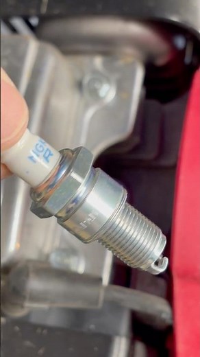 Part2 Replacing the spark plug on a lawn mower #shorts #sparkplug #lawnmower