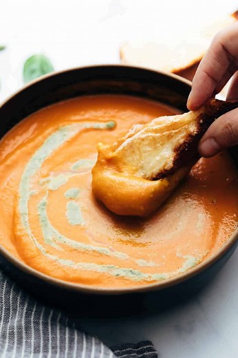 Roasted Tomato Pesto Soup