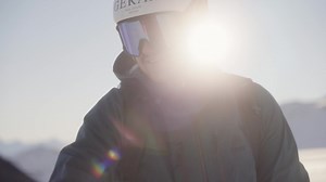 Auf dem Weg nach oben! ❄️🚡 Noch ist es still am Col du Pillon, als Fabrice von Grünigen in den Tag startet. Nach einem schweren Unfall kämpfte er sich zurück aufs Snowboard. 🏂🏻 Heute trainiert er auf dem Glacier 3000 bei Gstaad mit klarem Ziel vor Augen: stärker werden, weiterkommen und in den Bergen seine Freiheit leben. 🏔️ Jetzt die ganze Story entdecken ➡️ https://www.gstaad.ch/artikel/detail/auf-dem-weg-nach-oben | Gstaad - come up, slow down.