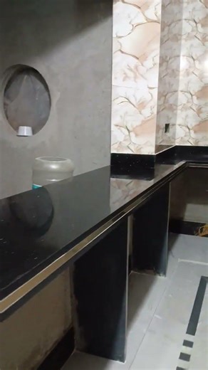 table patti granaite & golden border