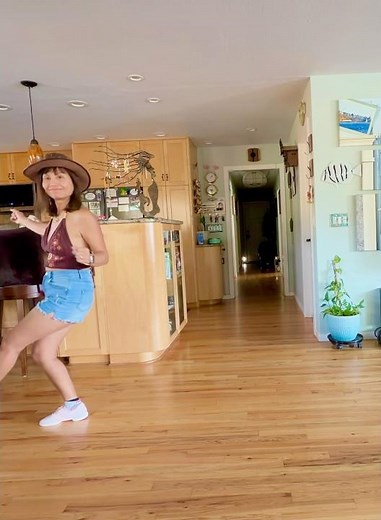 Chocolate City Hustle Line Dance Demo