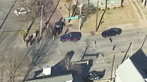 'Targeted' shooting leaves 1 dead, 2 injured along Ralph David Abernathy Boulevard