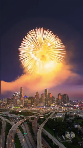 1.3M views · 16K reactions | Happy Fourth of July, Houston! Hit the link to discover the city's best Fourth celebrations!✨ https://bit.ly/fireworks-htx @instagram.com/safatajphoto | Secret Houston | Facebook